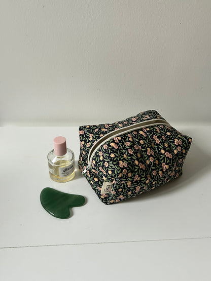 La trousse - black flowers